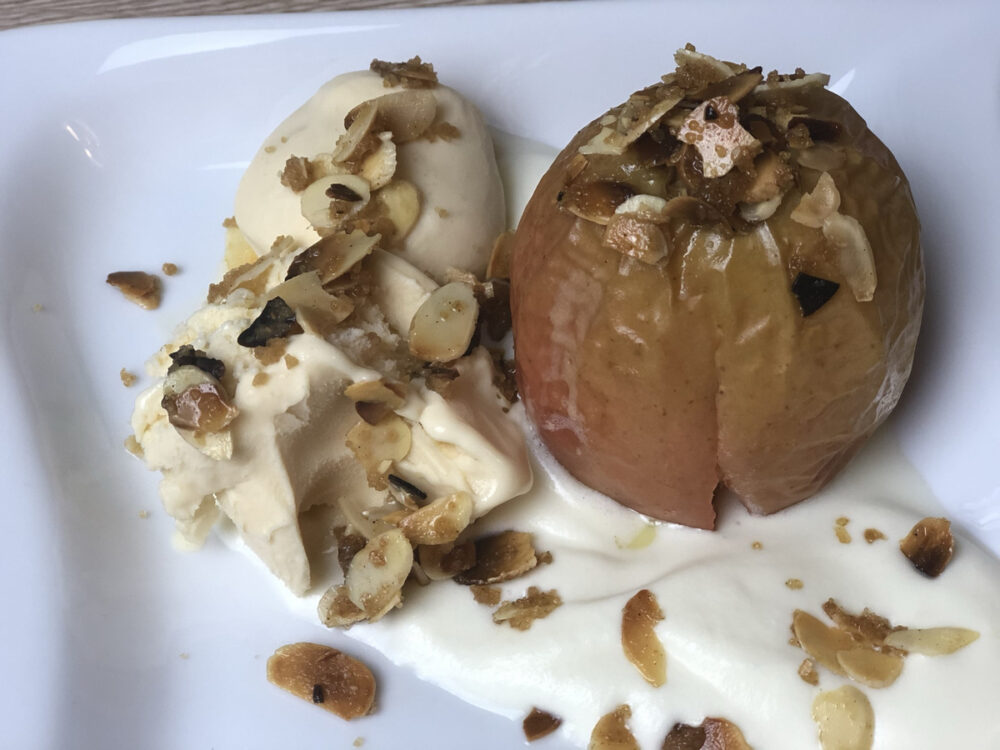 Bratapfel mit Eierliköreis